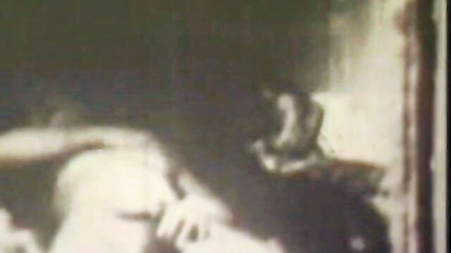 watch real unedited natural tits in classic black and white lesbian porn from the 50s and 60s : Historic Erotica
