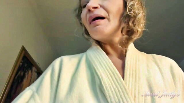 pussy rub, pussy rubbing, rubbing - a passionate and wonderful video of a naughty granny rubbing herself to ecstasy