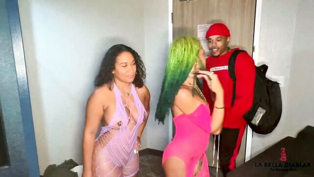 ink-, onlyfans-, labelladiablax - labelladiablax in hot threesome with beautiful girls like the devil