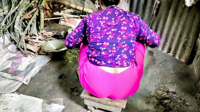 sexy bhabhi seduces her nephew in the kitchen : SAFI-SEXY