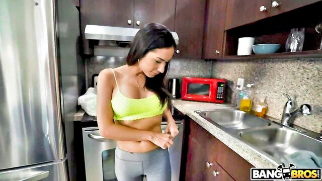 Tia Cyrus - tia cyrus has the perfect body and enjoys hot oral sex in different positions