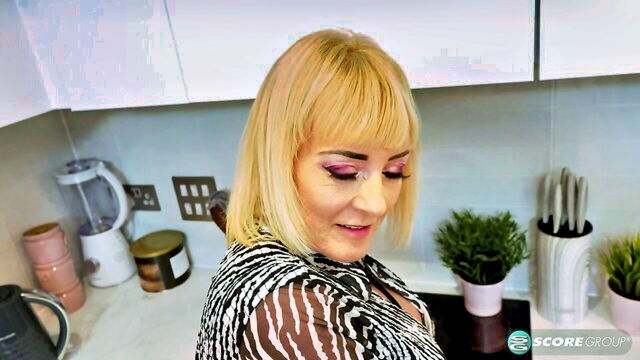 Wendy Leigh, Sam Bourne - wendy leigh kitchen action MILF Bundle