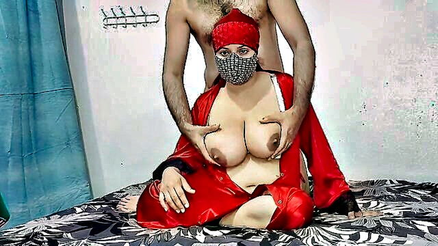 indian mature woman gets doggy style fucked by her husband with clear hindi audio : Sadia150