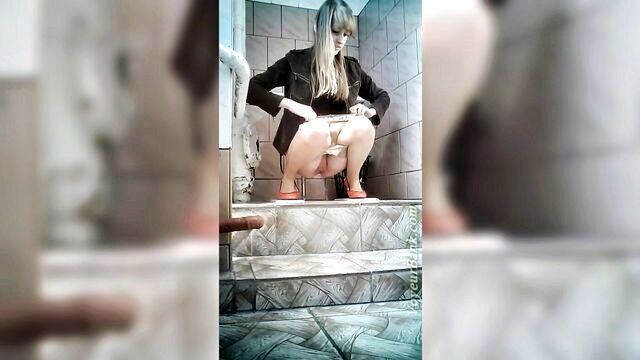 pale skin teen in restroom : Voyeur Bank