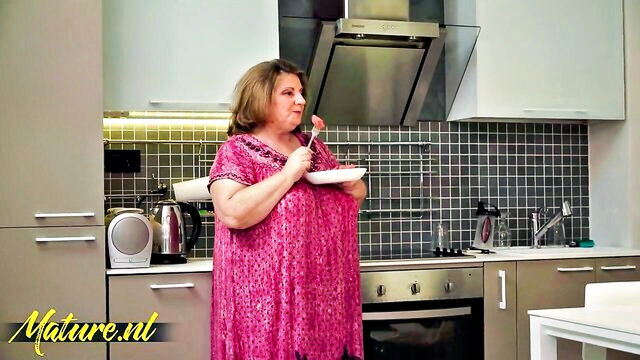 Mugur - mature nl big tits Mature NL