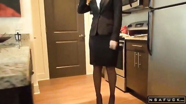 blonde milf, de milf, pantyhosed - blonde milf pantyhose