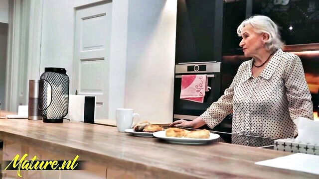 Mugur - hairy mature gilf Mature NL