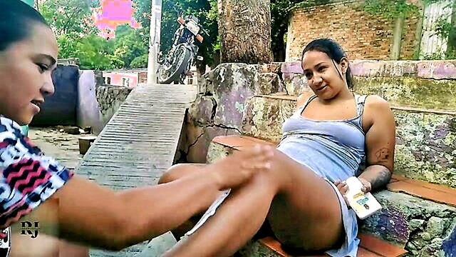 i get aroused by the manicurist and we have sex in the public : Rjproducciones