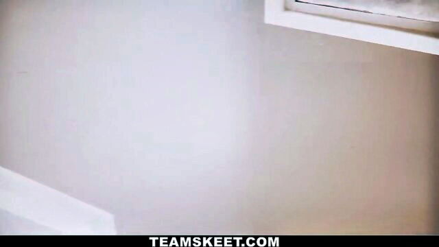 gia paige pussy pounding : Teen Pies