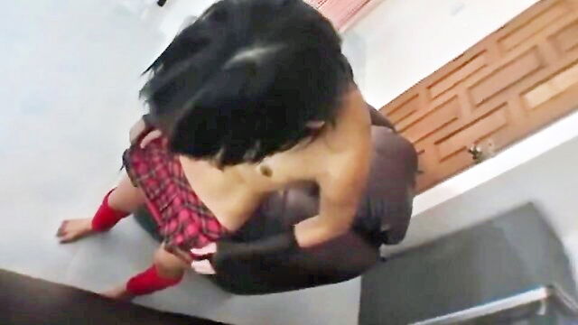 tattooed asian slut deepthroat : Creampie Thais
