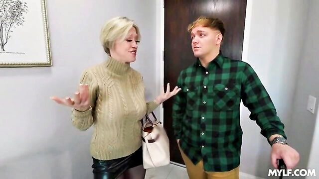 Dee Williams - creampie with stepmom