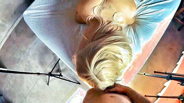 curvy and oiled milf in dog style position : Sunny Lune
