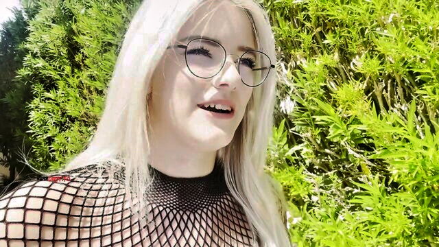 AnnaTravels - annatravels poolside blowjob