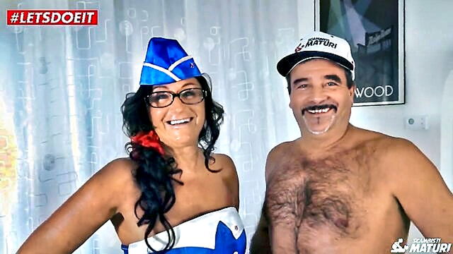 interracial gangbang with mature italian amateur laura rey and four cocks : Scambisti Maturi