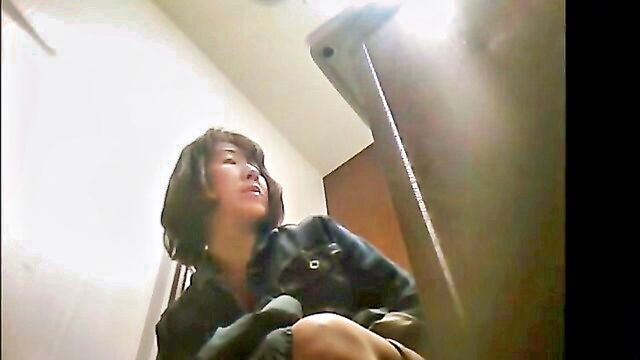 amateur, anal, squirt - toilet spy anal