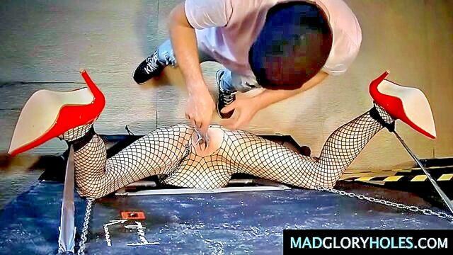 glory hole amateurs kickoff : Madgloryholes