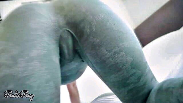 huge cumshot in leggings : RubiRay