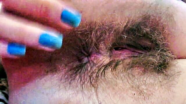 wrinkly buttocks on display with a zoom in fetish for the anus : Cuteblnde666