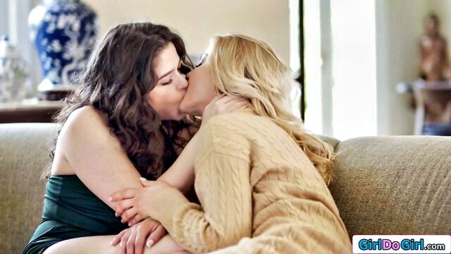 Victoria Voxxx - lesbian pussy licking