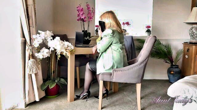 Katie - busty british milf katie Aunt Judys