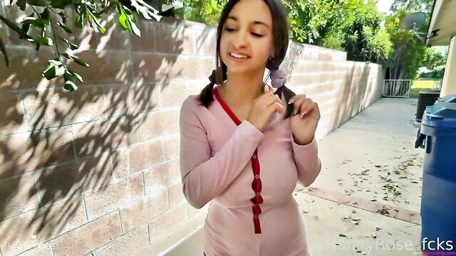 Hailey Rose, Rose - cum on her feet