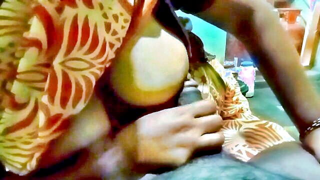 Tamil aunty, Priyanka314 - desi aunty practices handjobs and homemade wife stimulating sensations in erotic video Priyanka314