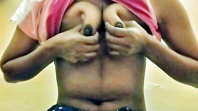 18 year old indian girl caught on camera while naked in her own house on friends boyfriends call : DesiGirl3