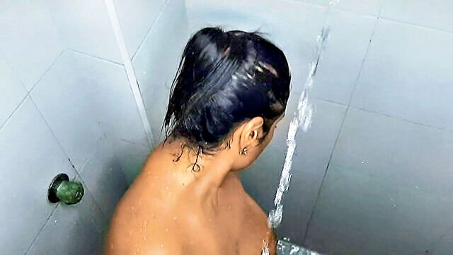 Aly - amateur stepmom caught on camera while showering turns me on Aly