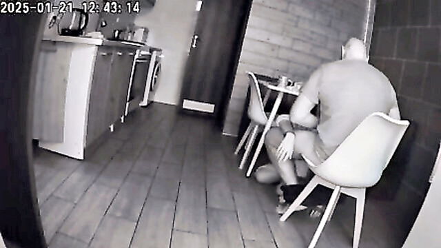 wife cheating with friend : Pofegistka