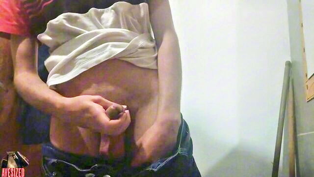 Avesized - skinny guy masturbates Avesized