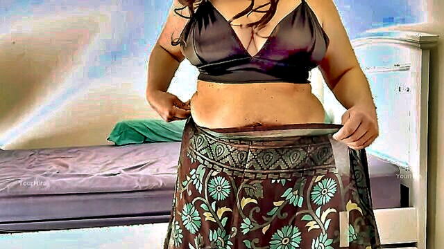Tamil aunty, your Hira - indian milky boobs aunty in sexy saree and designer sleeve with huge cleavage your Hira