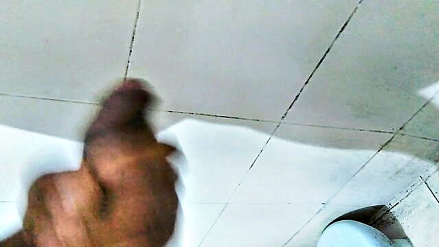 big cock man joins in on amateur gay indian porn : Biha