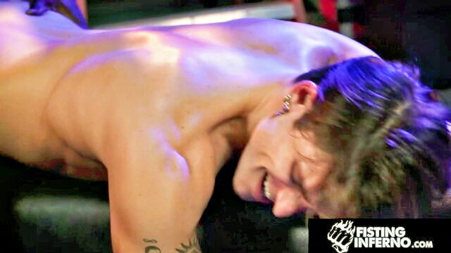 muscle hunk fucking : Fisting Inferno
