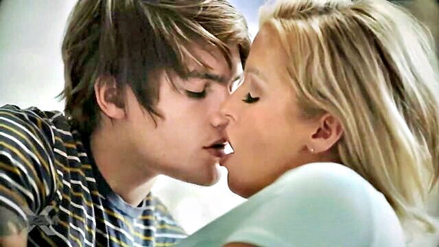 alura jenson - alura jensons big booty cheers up her daughter