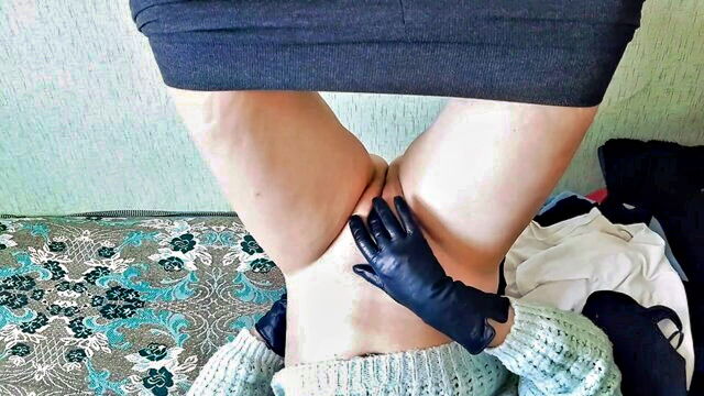 yoga instructor masturbates