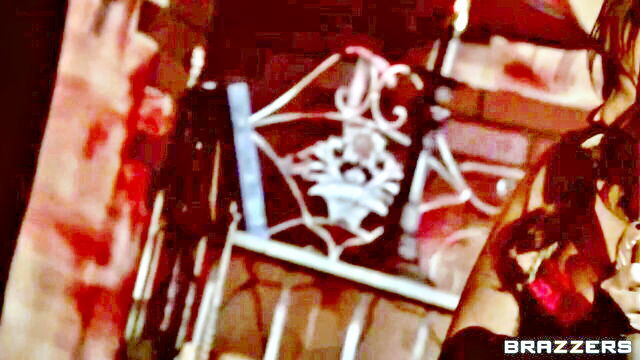 julia bond side fuck