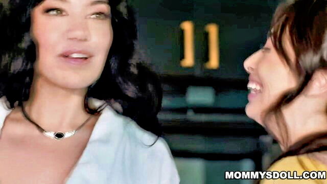 chloe surreal, little puck, danielle renae - chloe surreal tribbing