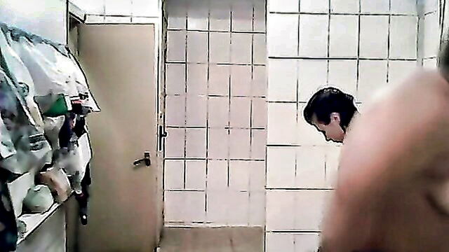 bbw mature lady shower : Voyeur Bank