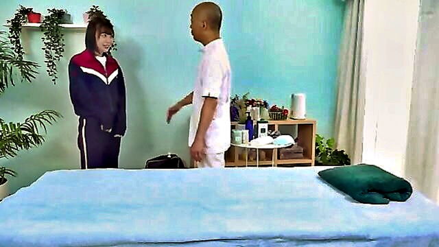 sporty girl gets a japanese massage that leads to squirting and a threesome with asian sex : AmateurPornReal