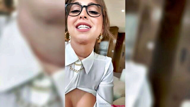 Riley Reid - busty secretary anal 4k