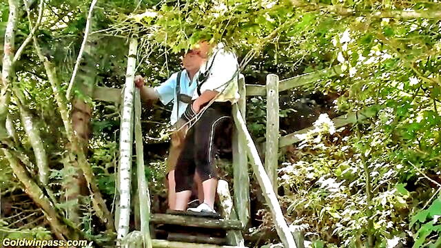 amateur beach group therapy with an unexpected twist : ronny_dicki