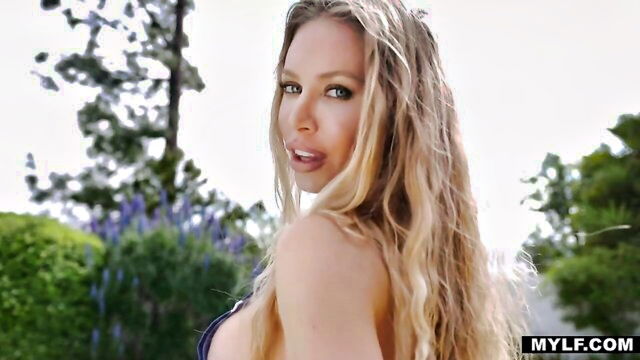 Nicole Aniston - aniston fake tits Mylf