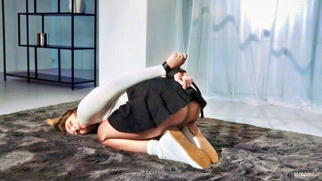 Stacy Cruz, Leanne Lace - lesbians in pantyhose