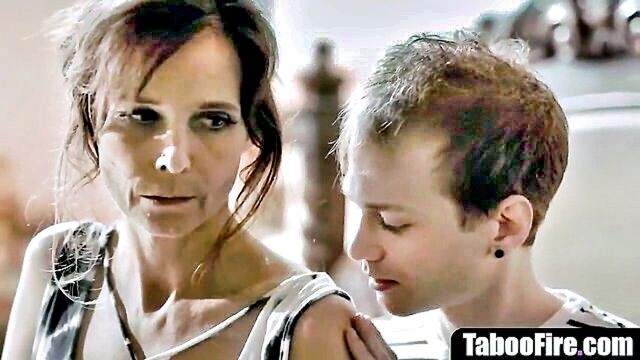 syren de mer - mature stepmom double penetration