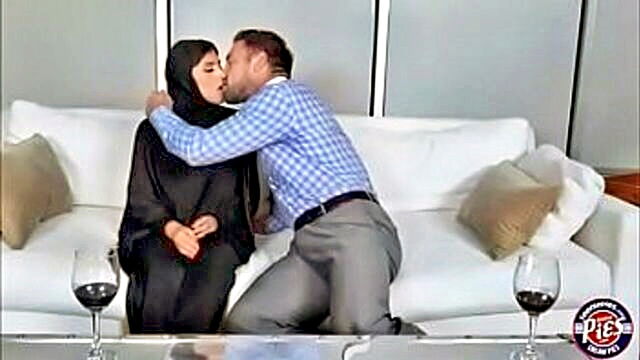 teen, sucking, licking - muslim girl in lingerie
