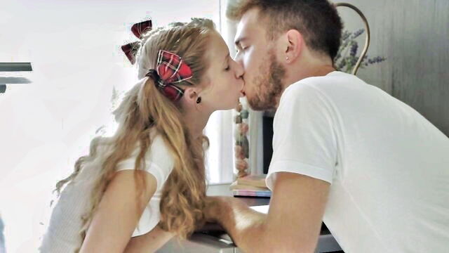 Kortny Kail, Aruna Aghora, Mia Reese, Mirta DDF, Gina Russel - teenie playdolls from moscow Nubile Films