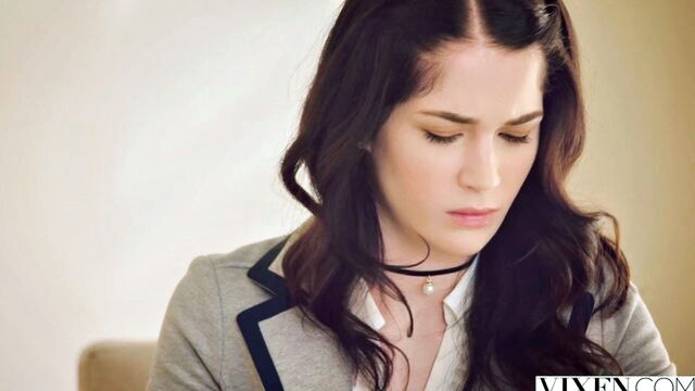 evelyn claire - horny college girl evelyn claire