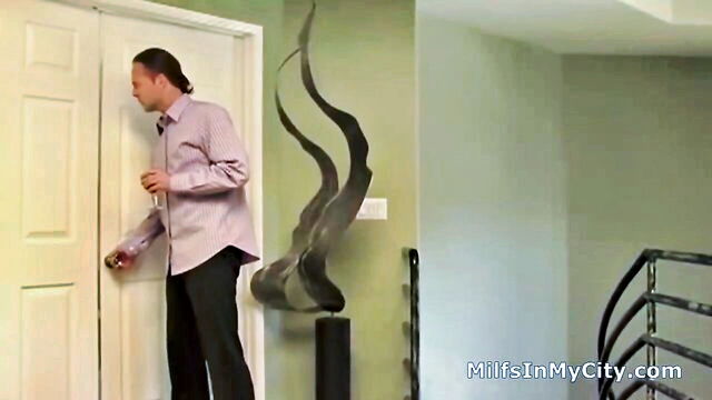 syren de mer - nurses like it big