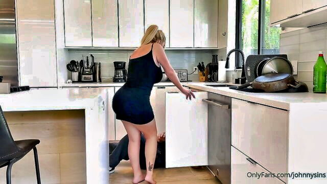 Johnny Sins, Savannah Bond - savannah bond porn video