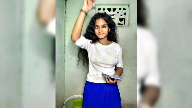 tamil girl shows her boobs